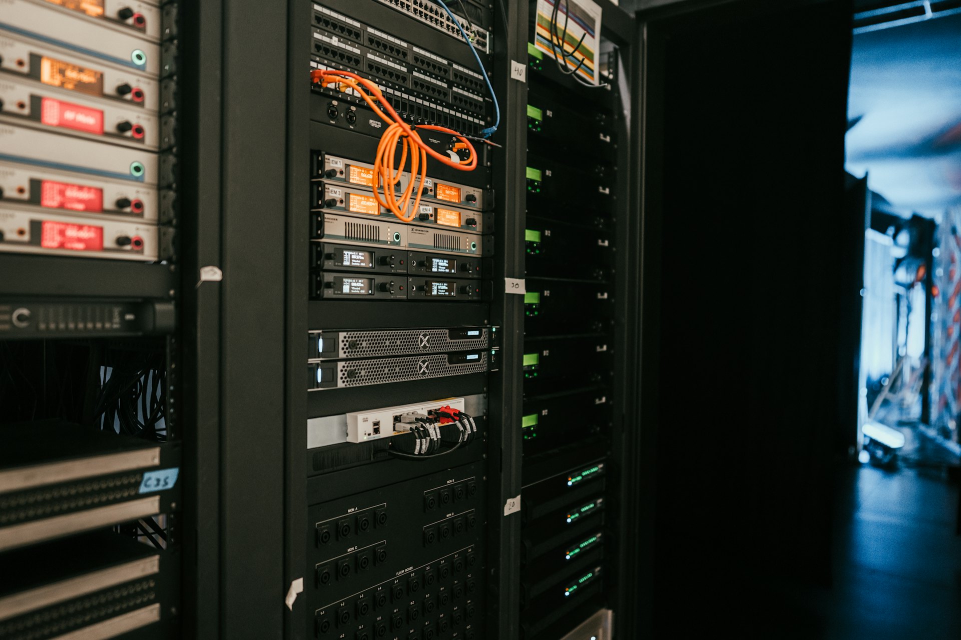 Dell PowerEdge vs HPE ProLiant vs Lenovo ThinkSystem
