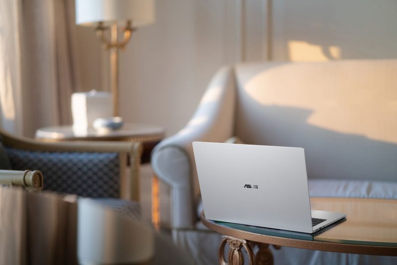Laptop ASUS ExpertBook A7