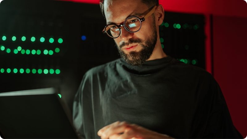 Administrator mengelola infrastruktur virtualisasi XenServer